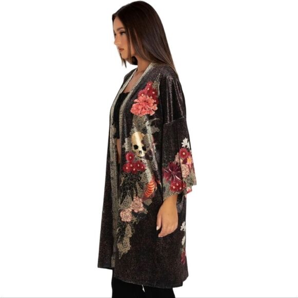 SPIRIT OF A DRAGON VELVET ROBE - Picture 5 of 7